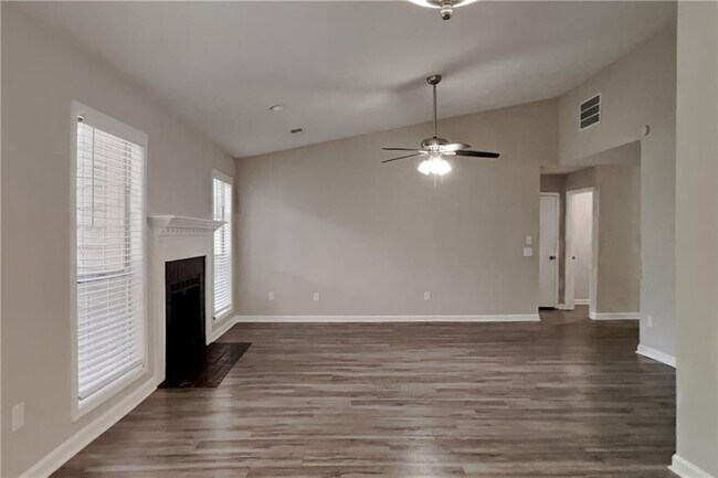 Foto del edificio - 1275 Luther Way