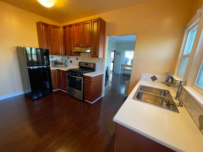 Kitchen - 4914 Lemon Grove Ave