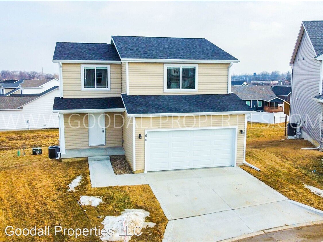 4 br, 2.5 bath House 228 Maple Ave House for Rent in Norwalk, IA