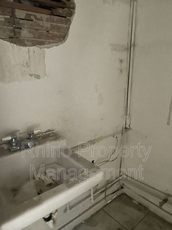 Building Photo - 2855 Washington Blvd