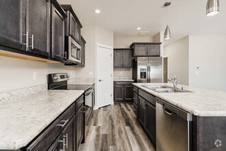 Building Photo - 913 Mission Oaks Dr