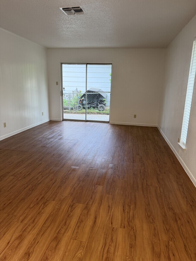 Foto del edificio - 4714 Creek Bend Dr