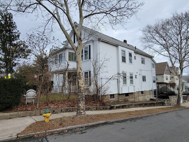 Building Photo - 178 White St