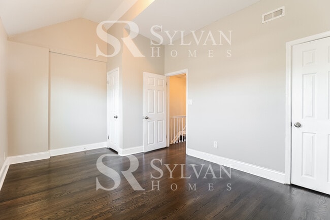 Foto del edificio - Charming 2BR 1BA Townhome
