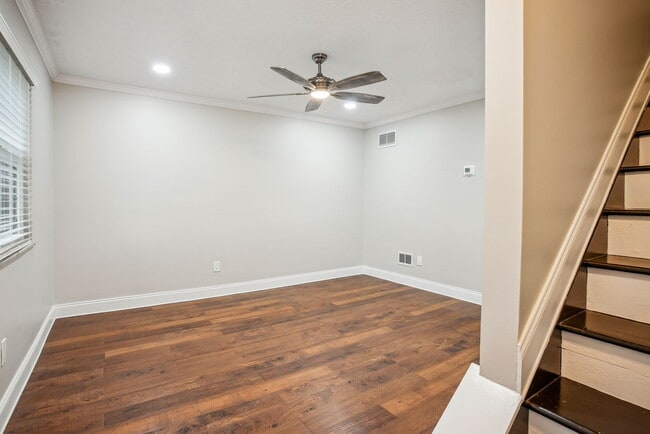 Building Photo - 700 Alta View Ct