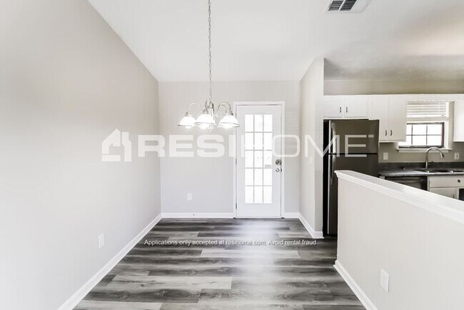 Foto del edificio - "Welcome Home! Get 1/2 month FREE RENT whe...