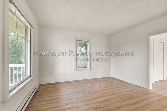 Building Photo - 1504 W Alice Ave