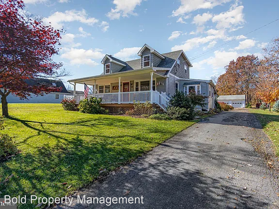 Primary Photo - 3 br, 2 bath House - 50 Summer Hill Rd.