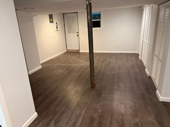 Building Photo - 2018 Wareham Rd