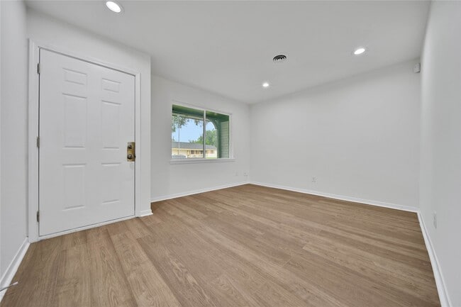 Foto del edificio - 5703 Oakham St