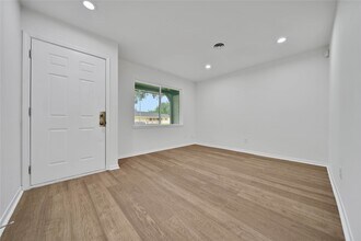 Building Photo - 5703 Oakham St