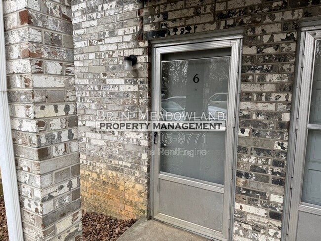 Building Photo - 3216 Garden Dr