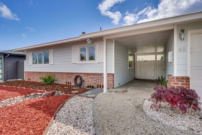 Building Photo - Fully Remodeled Single-Family Home Near Ap...
