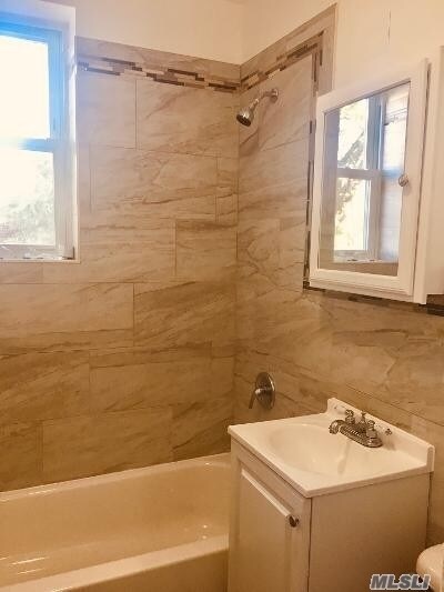 Foto principal - 90-19 198th St