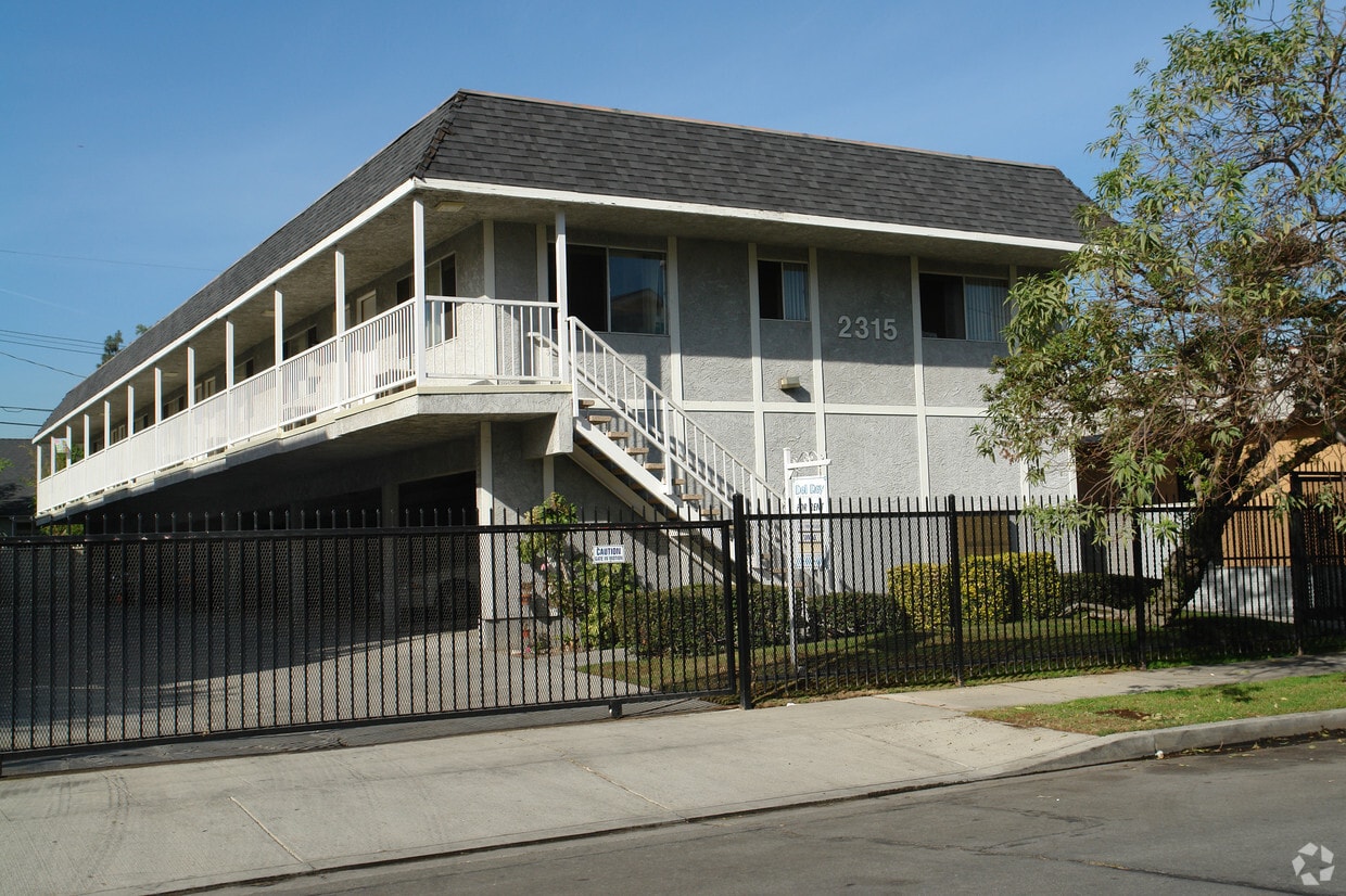 Building Photo - 2311-2315 N Fairview St
