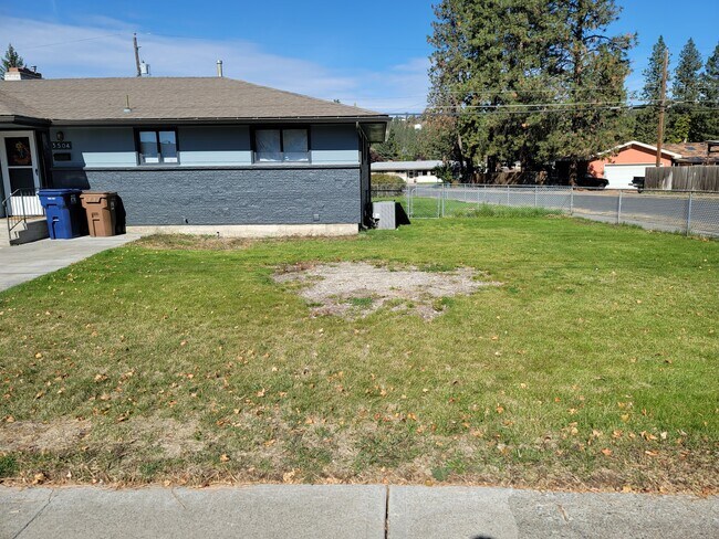 Front Yard - 3504 W Francis Ave