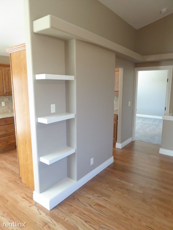 Building Photo - 3 br, 3 bath Townhome - 5909 N. Newport
