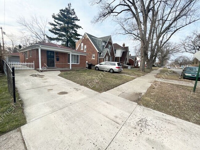 Building Photo - 18369 Shiawassee Dr