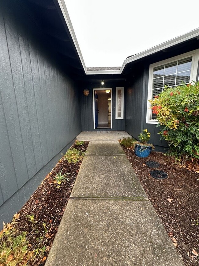 Building Photo - Pristine 3-Bedroom, 2-Bath Home with Modern Features in North Medford