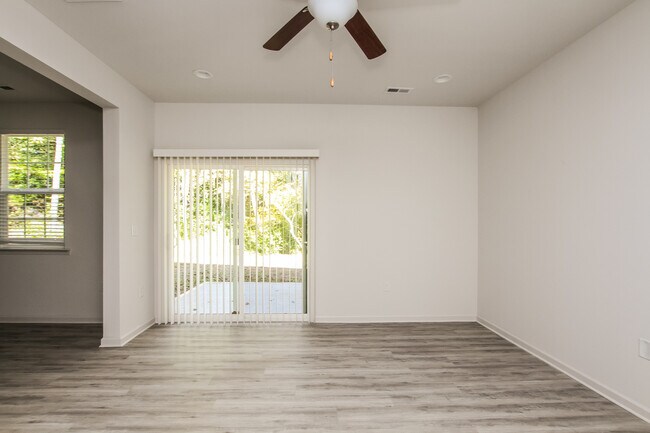 Building Photo - 6229 Woodland Cir, Charlotte, NC