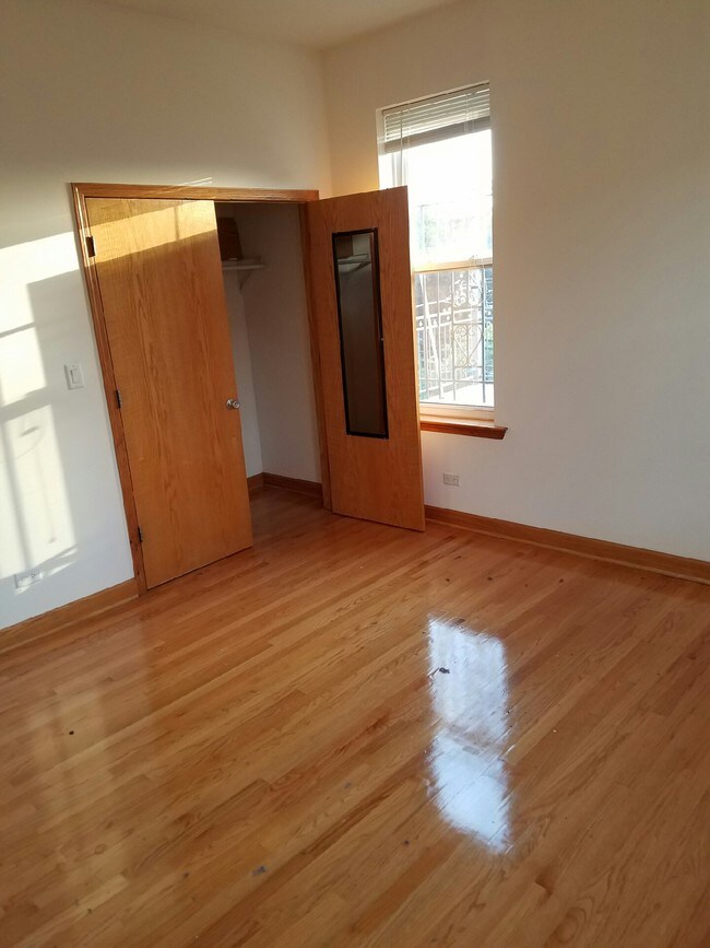 Foto del edificio - 2502 N Southport Ave