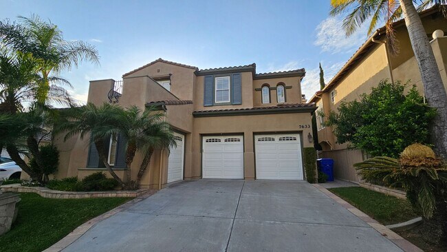 Building Photo - $2,000 OFF! - Canyon View 4 BR House in To...