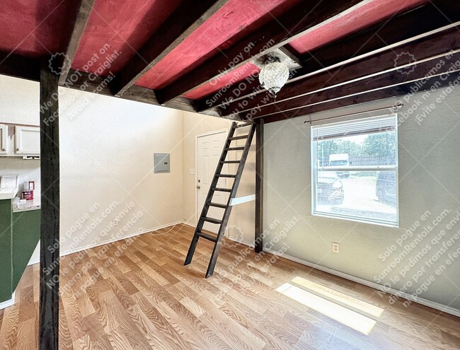 Building Photo - 1108 W McCarty Ln C