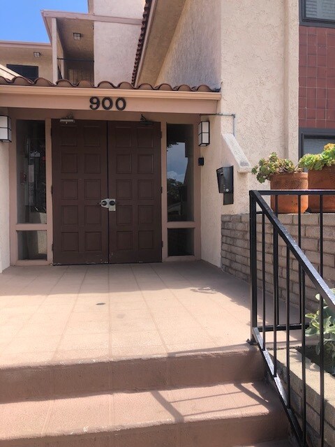 Foto del edificio - 900 Cedar St