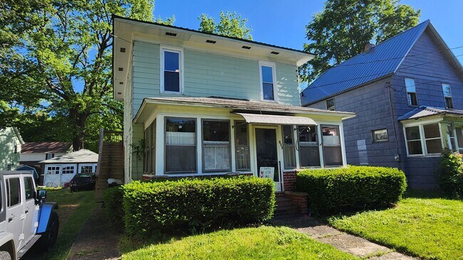 Foto del edificio - Two Family Duplex in Salamanca NY.