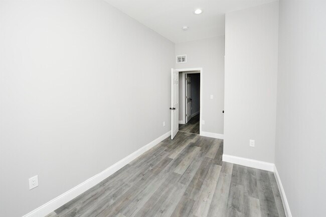 Building Photo - 246 Virginia Ave