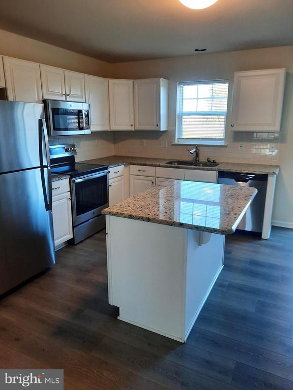 Building Photo - 831 Admiral's Quay Dr