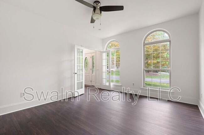 Foto del edificio - 240 Timber Knoll Dr