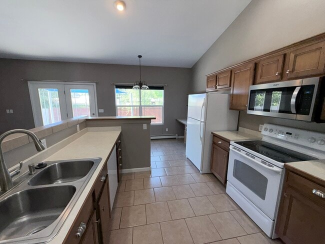 Building Photo - 2815 1/2 Columbine Park Court