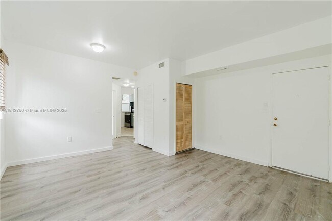 Foto del edificio - 109 NW 6th Ave