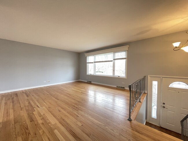 Building Photo - 30W183 Argyll Ln