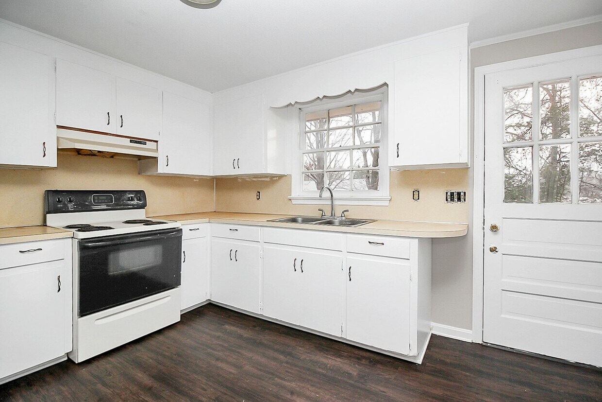 Primary Photo - 330-332 10th Ave Pl NE