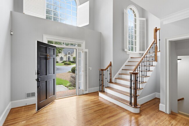 Building Photo - 4563 Fountain Dr NE