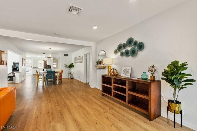 Building Photo - 1013 Francis Ave