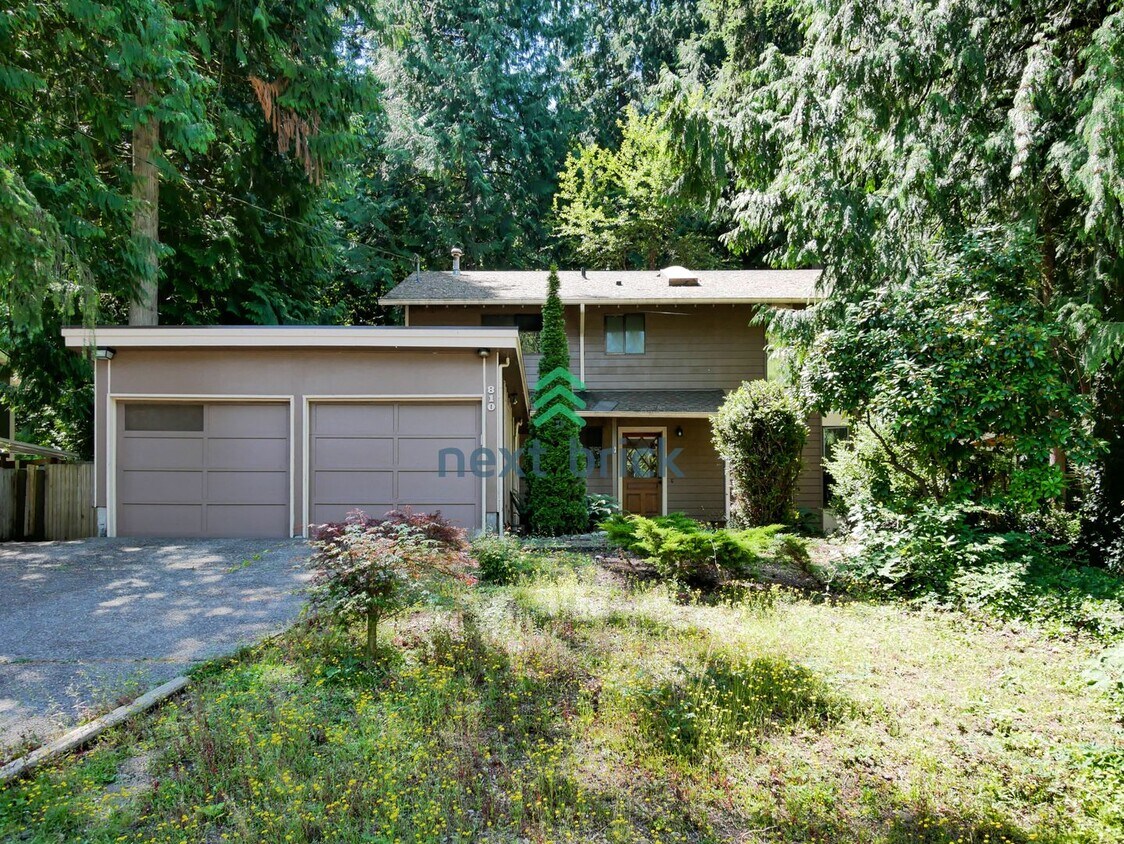 Foto principal - 4 Bed 2.5 Bath Single-Family House at the ...