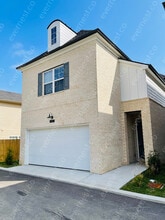 Building Photo - 2656 Lakevilla Dr