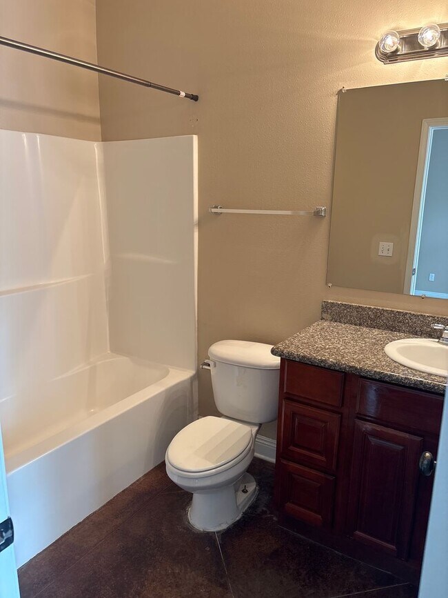 Foto del edificio - Charming 3-Bedroom, 2-Bathroom Duplex in Gulfport, MS