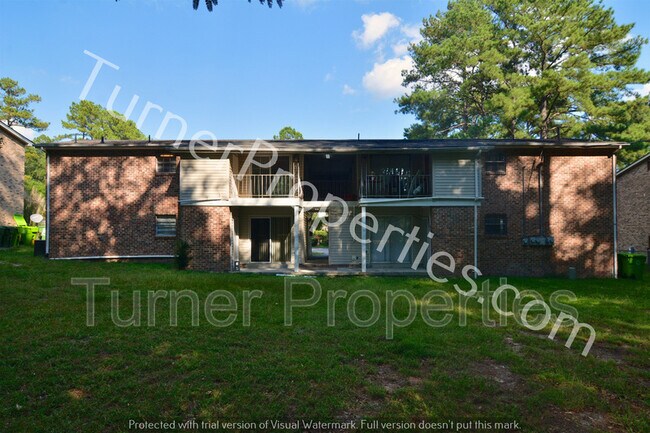 Building Photo - 2915 Chatsworth Rd