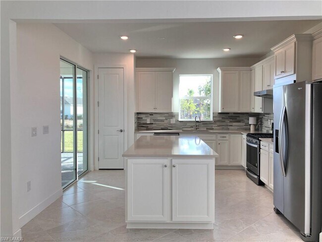 Building Photo - 42210 Edgewater Dr