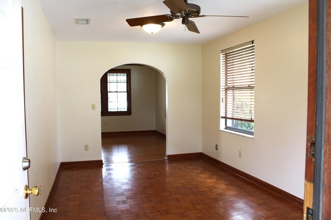Building Photo - 1391 River Hills Ct