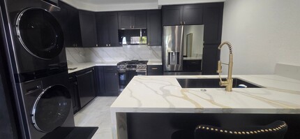 Building Photo - 5207 Marigot Pl
