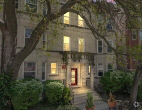 Building Photo - 6233 S Woodlawn Ave