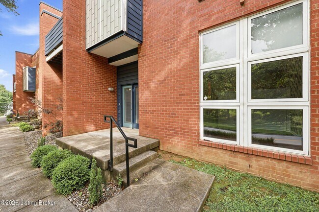 Foto del edificio - 2745 Grinstead Dr