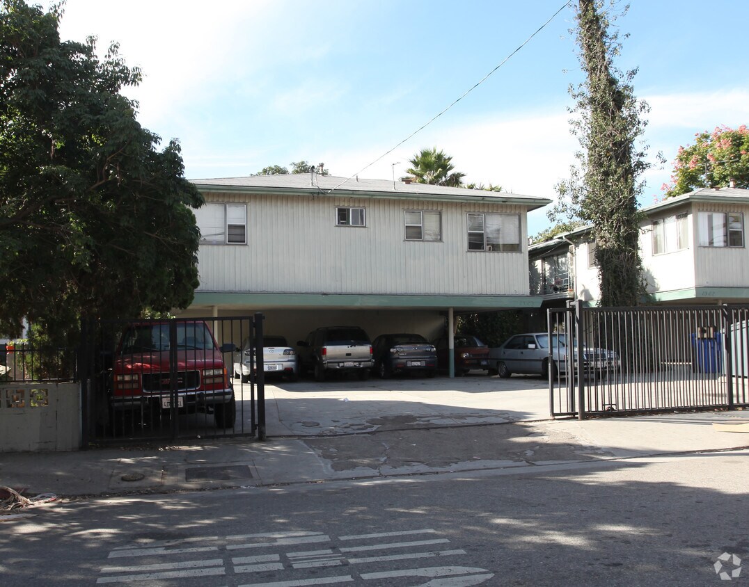 Foto del edificio - 1345-1347 N Las Palmas Ave