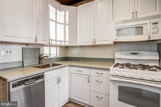 Foto del edificio - 830 New Hampshire Ave NW