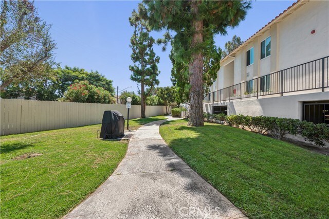 Foto del edificio - 18225 Kingsdale Ave